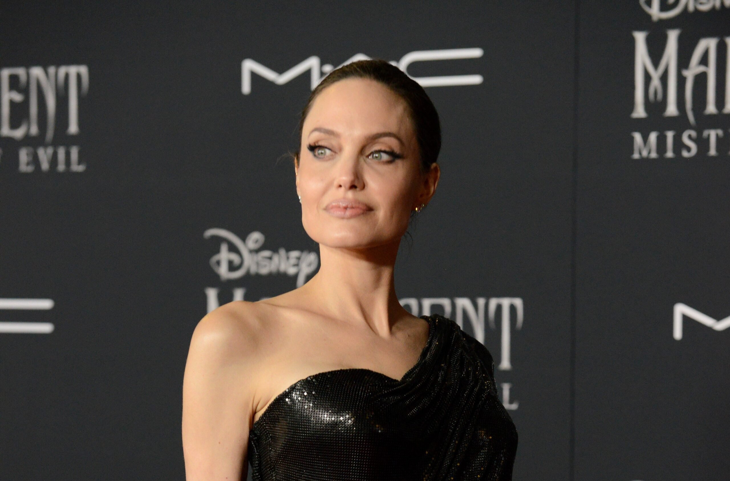 Кэндивумен: Анджелина Джоли снялась в пчёлах, чтобы привлечь внимание к их исчезновению