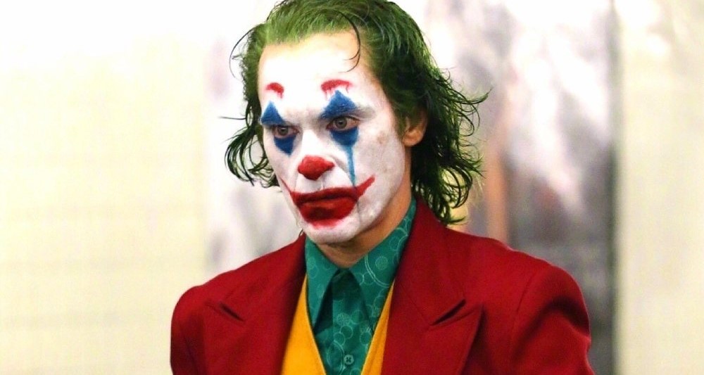 Хоакин Феникс в образе клоуна на съёмках «Джокера»