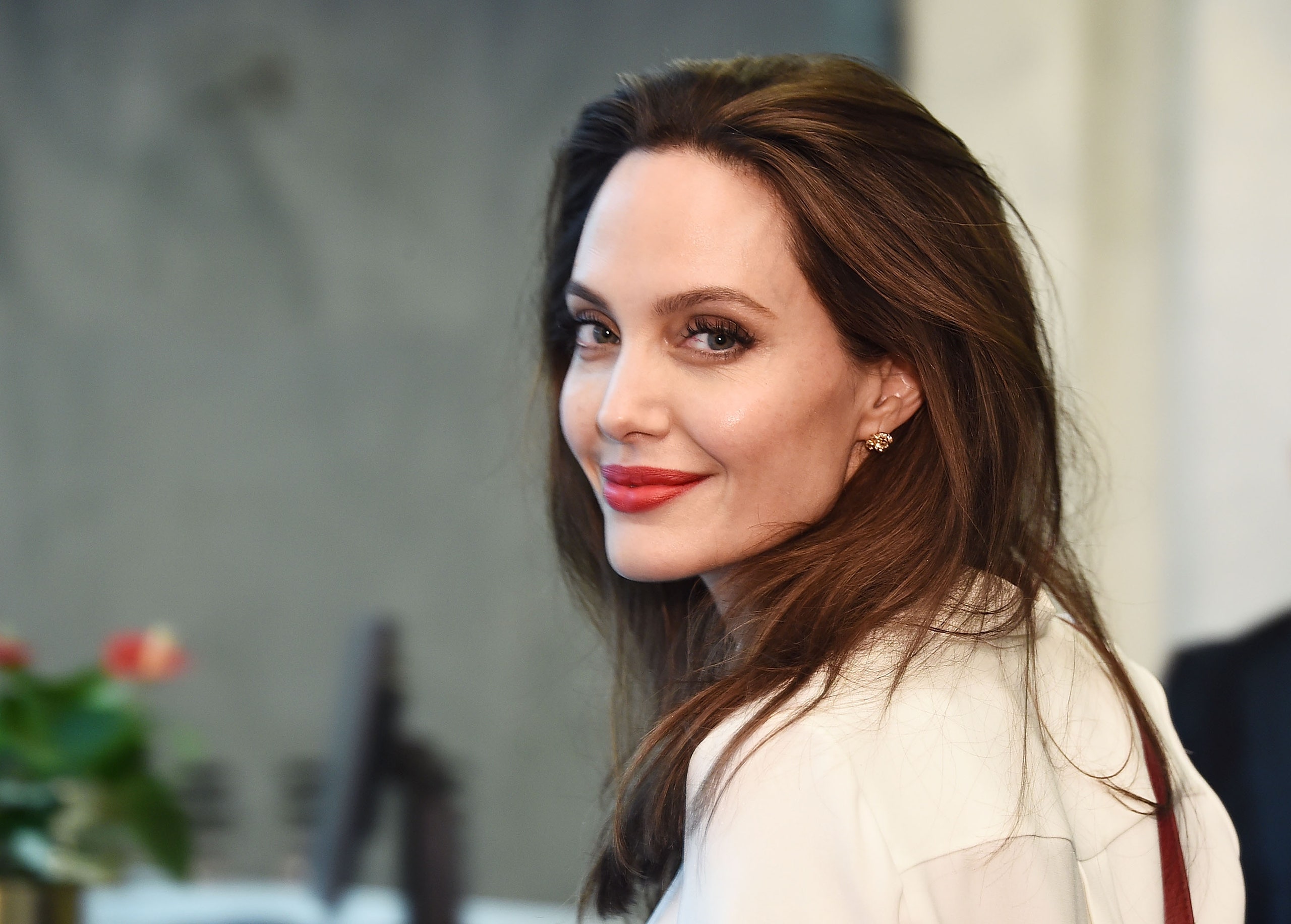 Анджелина Джоли зарегистрировалась в инстаграме и побила рекорд Дженнифер Энистон