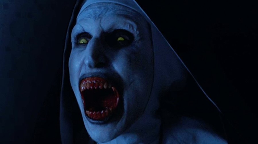 Жуткий плакат фильма ужасов «Проклятие монахини»