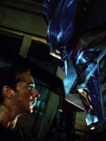 Киноаттракцион с гигантскими боевыми роботами от Майкла Бэя и Стивена Спилберга зарабатывают в американском прокате миллионы еще за 4 дня премьеры