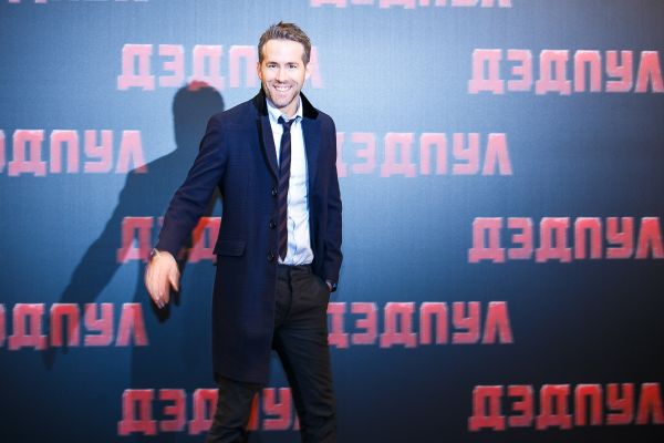 Фоторепортаж: Райан Рейнольдс представил в Москве фильм «Дэдпул»
